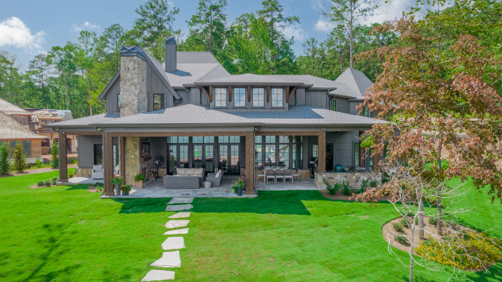 Transitional home design photo in Birmingham