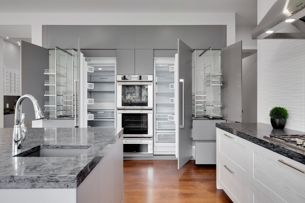 Inspiration for a transitional kitchen remodel in Calgary