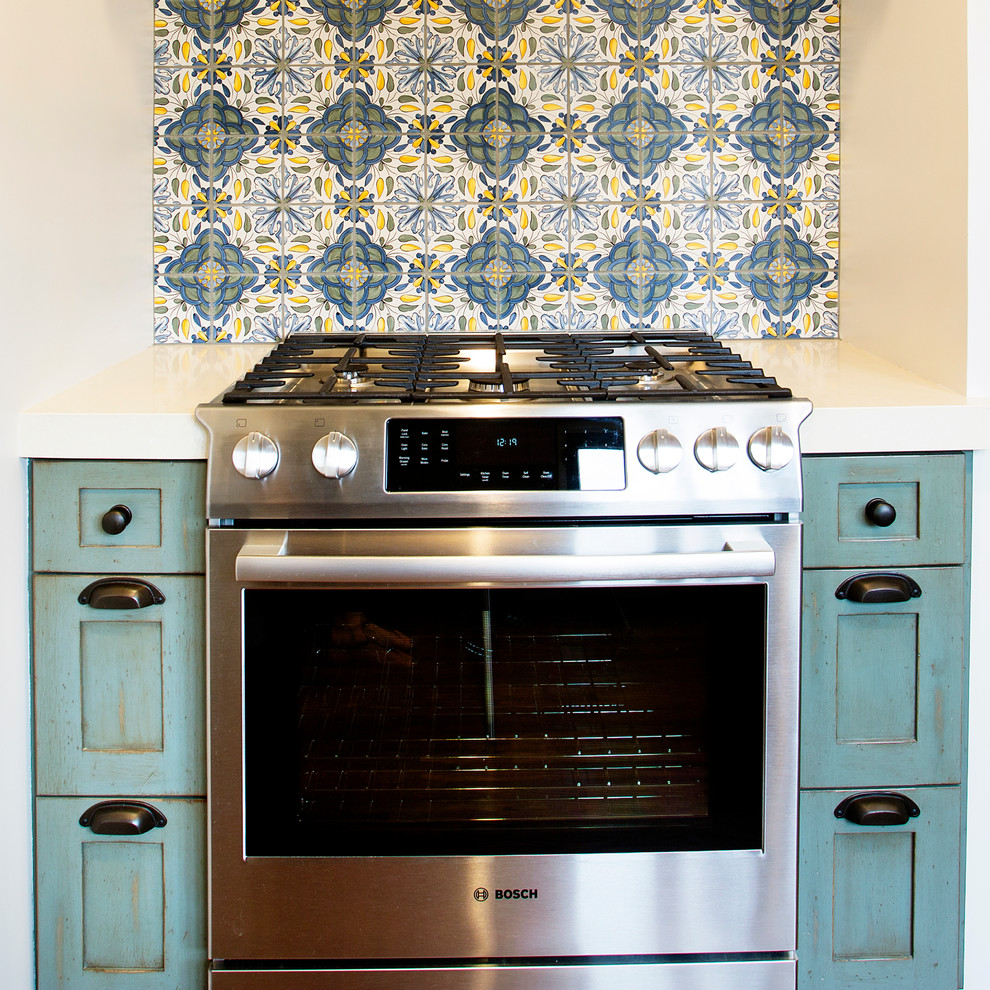 Kitchen - transitional kitchen idea