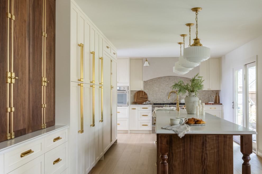 Transitional kitchen photo in Seattle