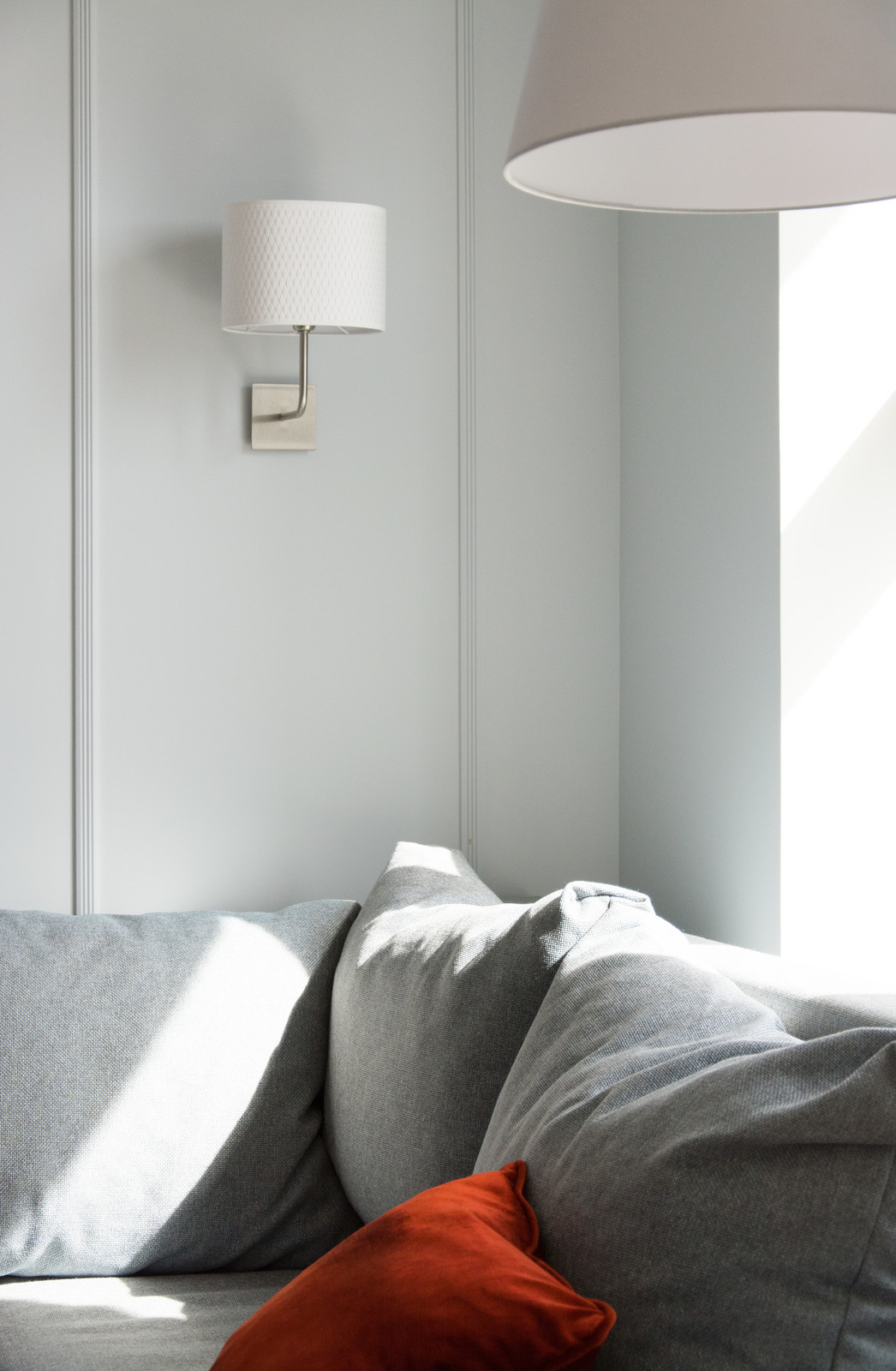 Легкая квартира с темной спальней