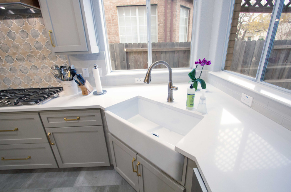 Home design - transitional home design idea in Austin