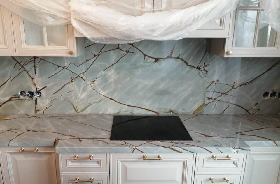 Столешница и фартук из кварцита Блю Рома (Blue Roma) 20мм