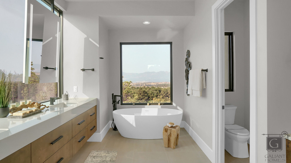 Foto di una grande stanza da bagno minimalista