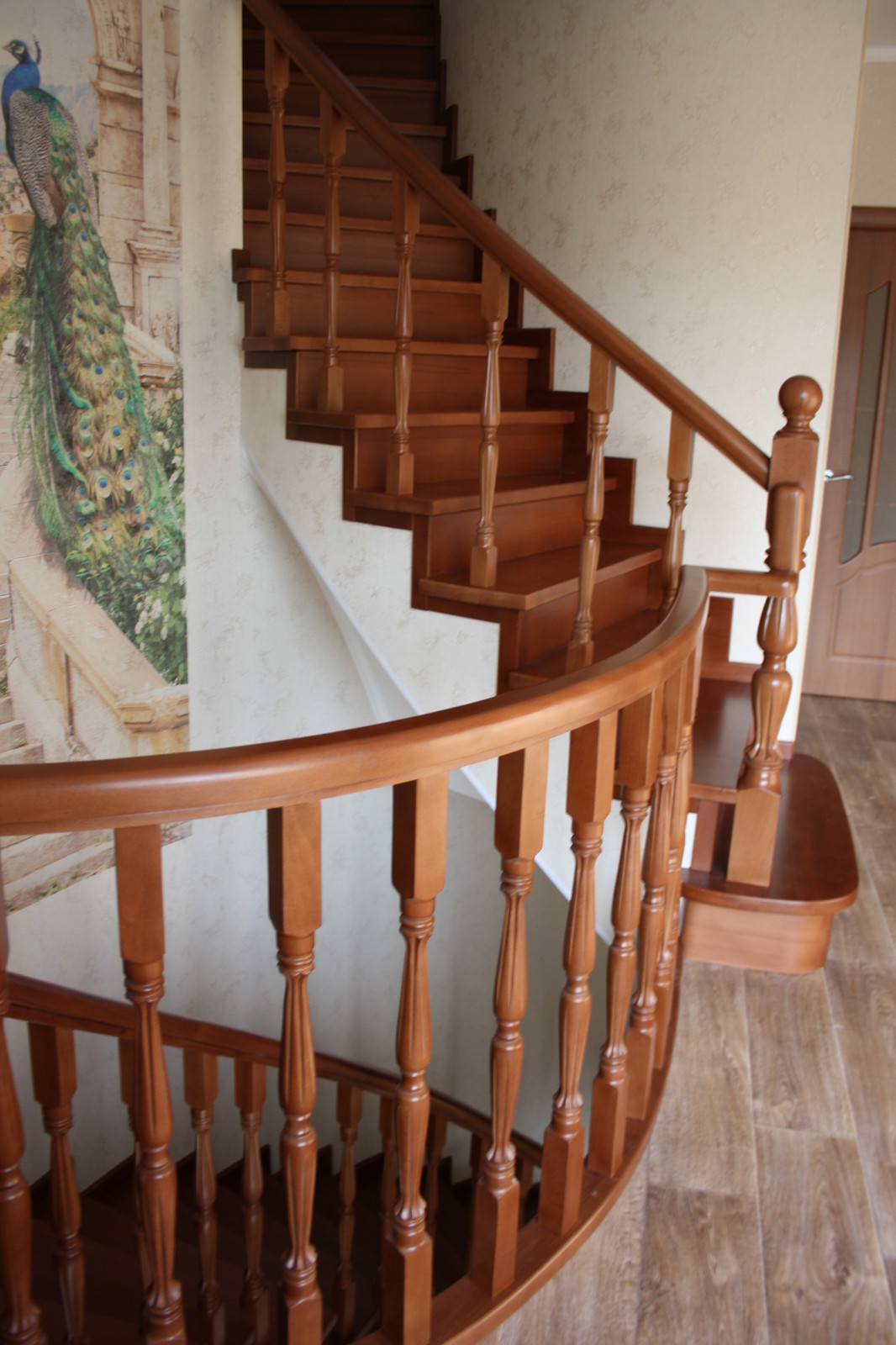 Винтовая лестница из бука