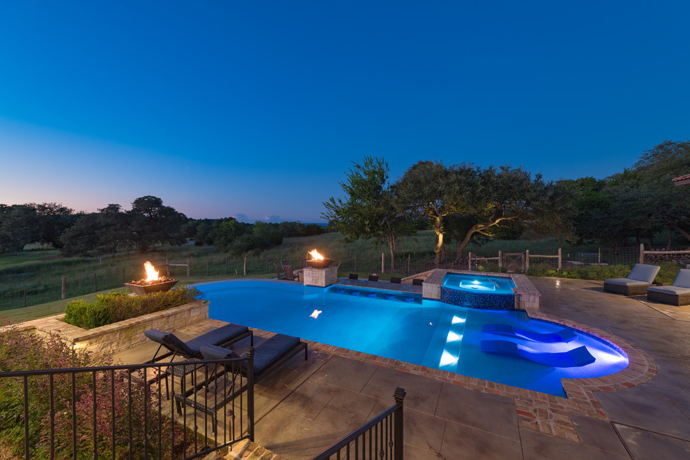 Inspiration for a transitional pool remodel in Austin