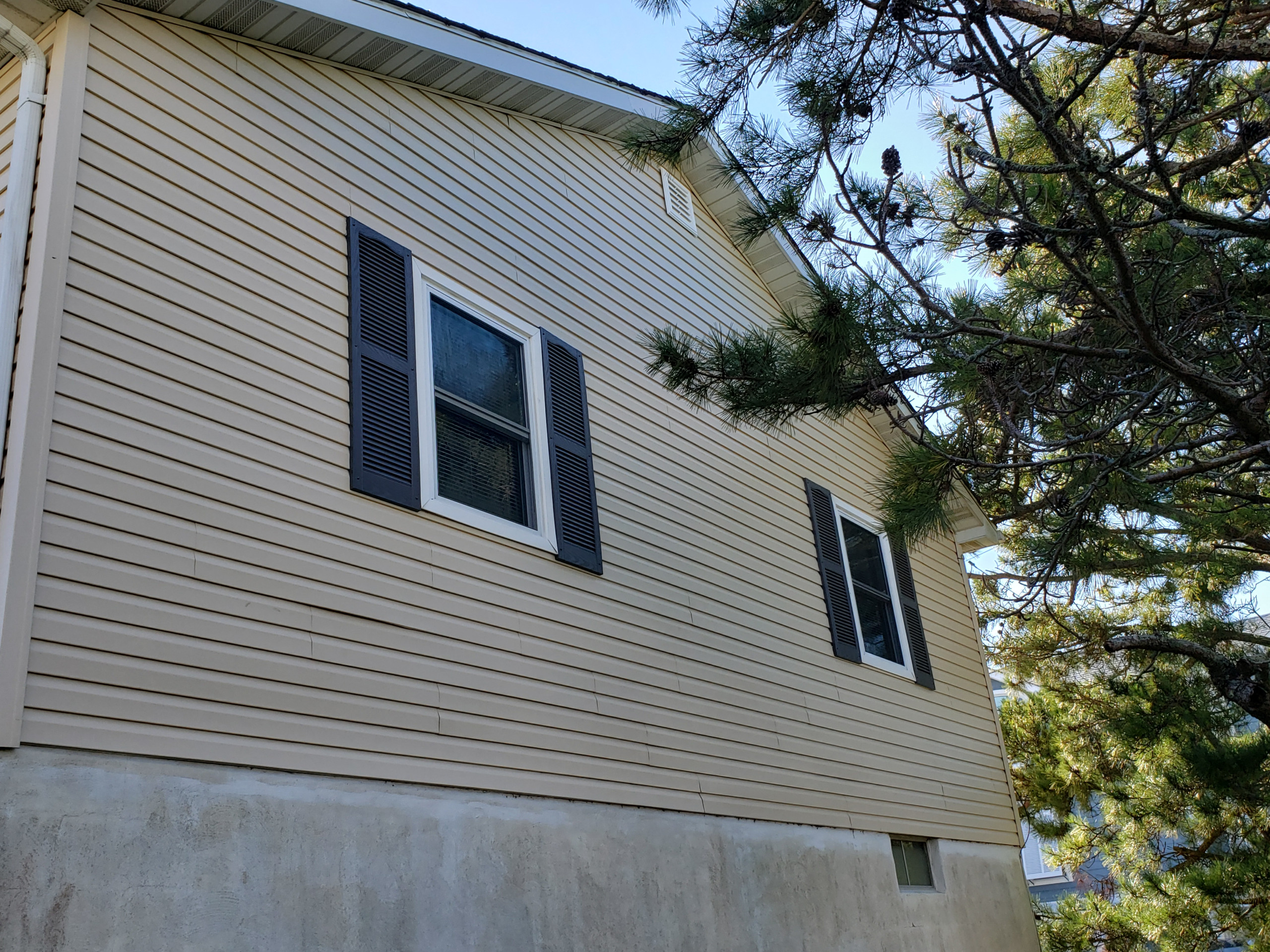 New siding. Fenwick Sept 2021. R and R old siding, new tyvek and new shutters