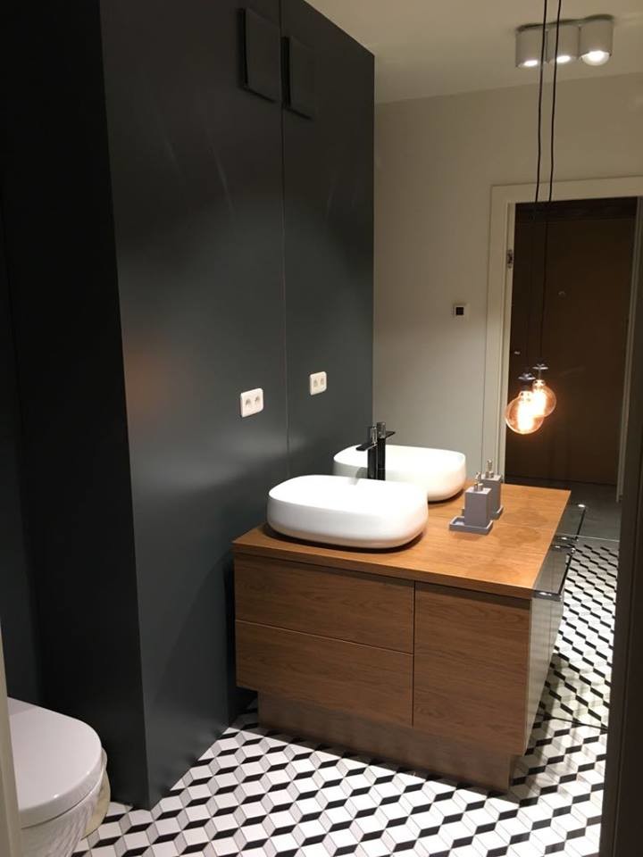 Industrial Badezimmer mit freistehender Badewanne in Hannover