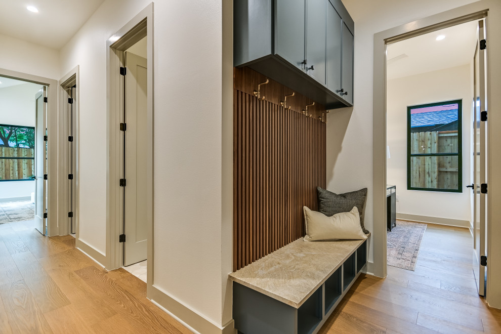 Inspiration for a mid-sized modern home design remodel in Austin