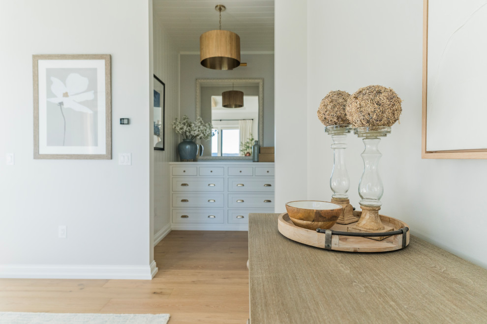 Inspiration for a transitional home design remodel in Grand Rapids