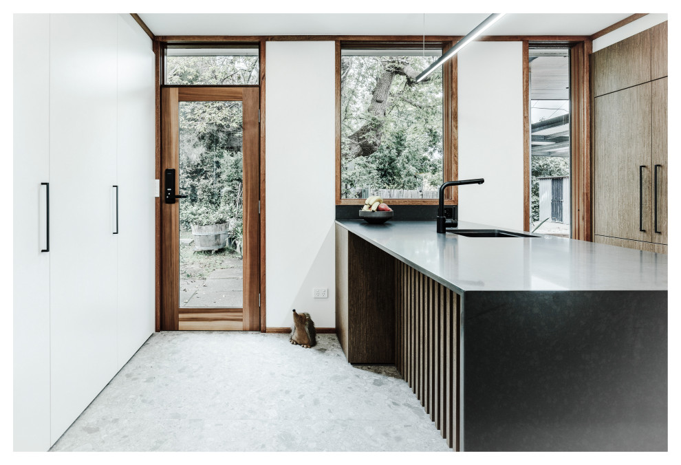 Photo of a midcentury kitchen in Canberra - Queanbeyan.