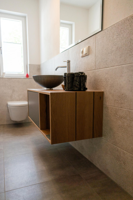 Haus E+J modern-bathroom