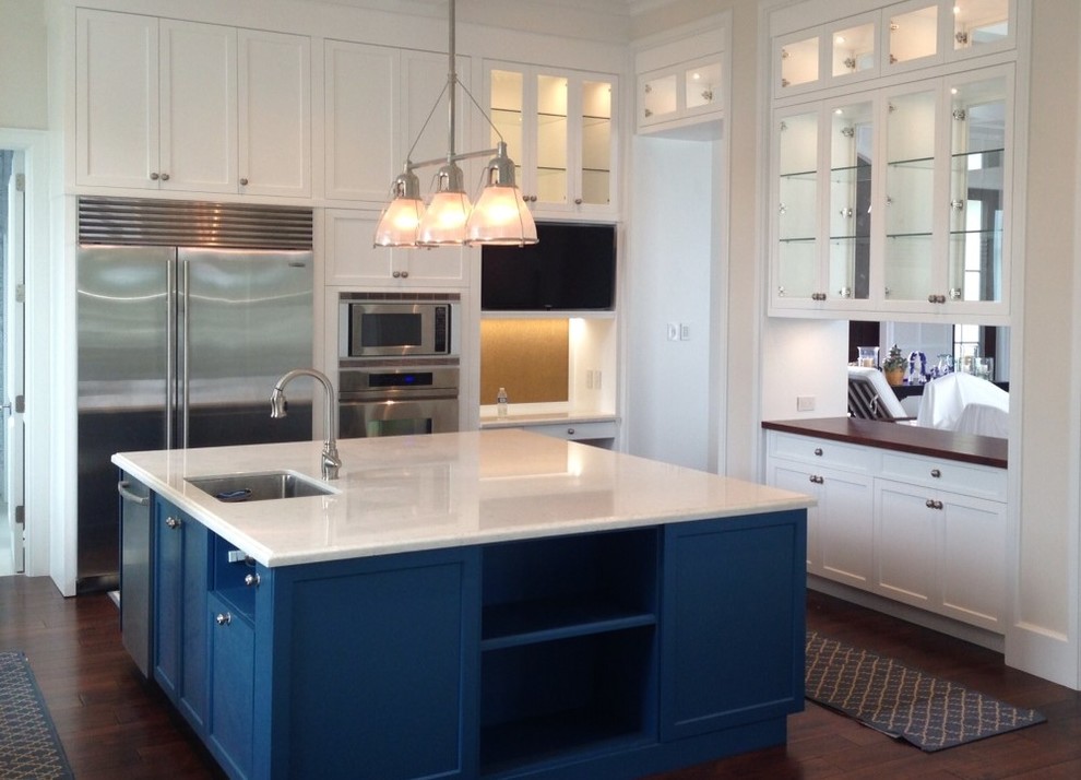 Transitional kitchen photo in Miami