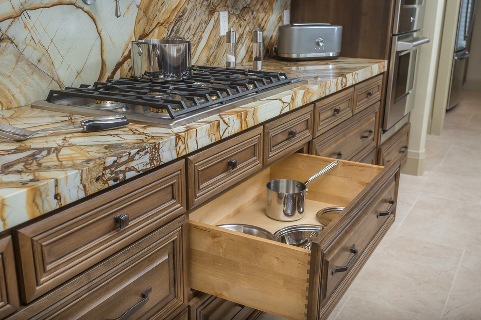 Kitchen - transitional kitchen idea