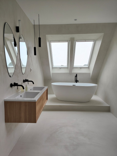 Combles modern-badezimmer
