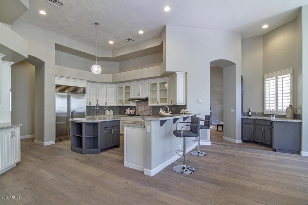 Transitional kitchen photo in Phoenix