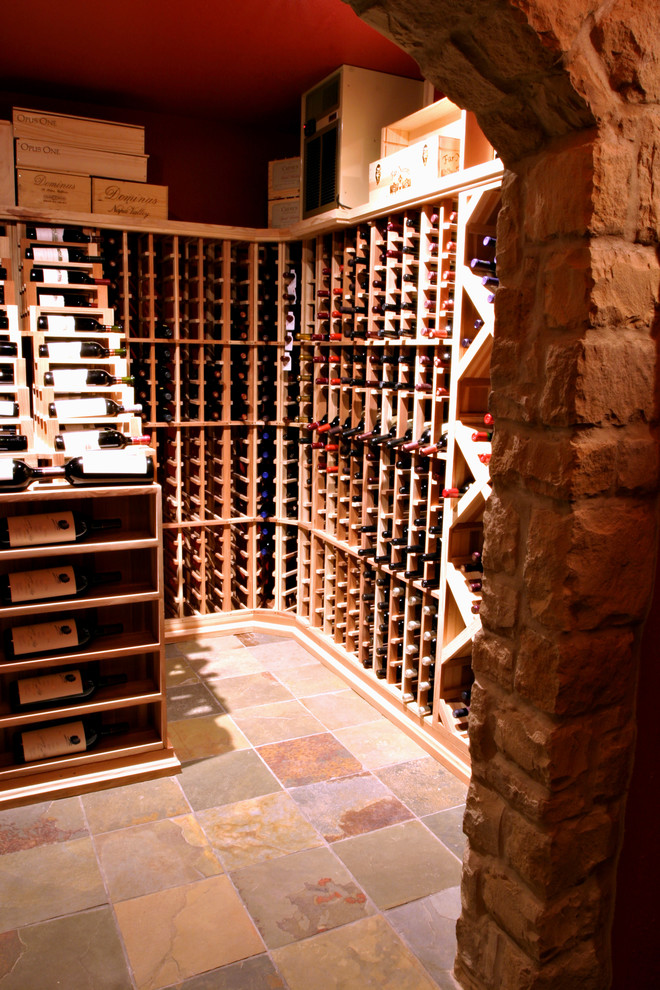 Design ideas for a traditional wine cellar in St Louis.