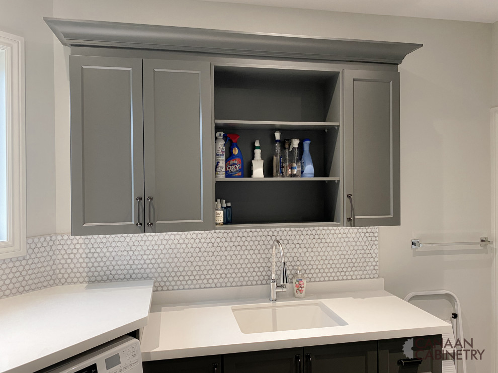 Home design - transitional home design idea in Toronto