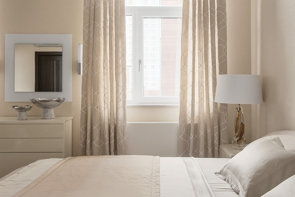 Современная квартира в Санкт-Петербурге с видом на озеро.