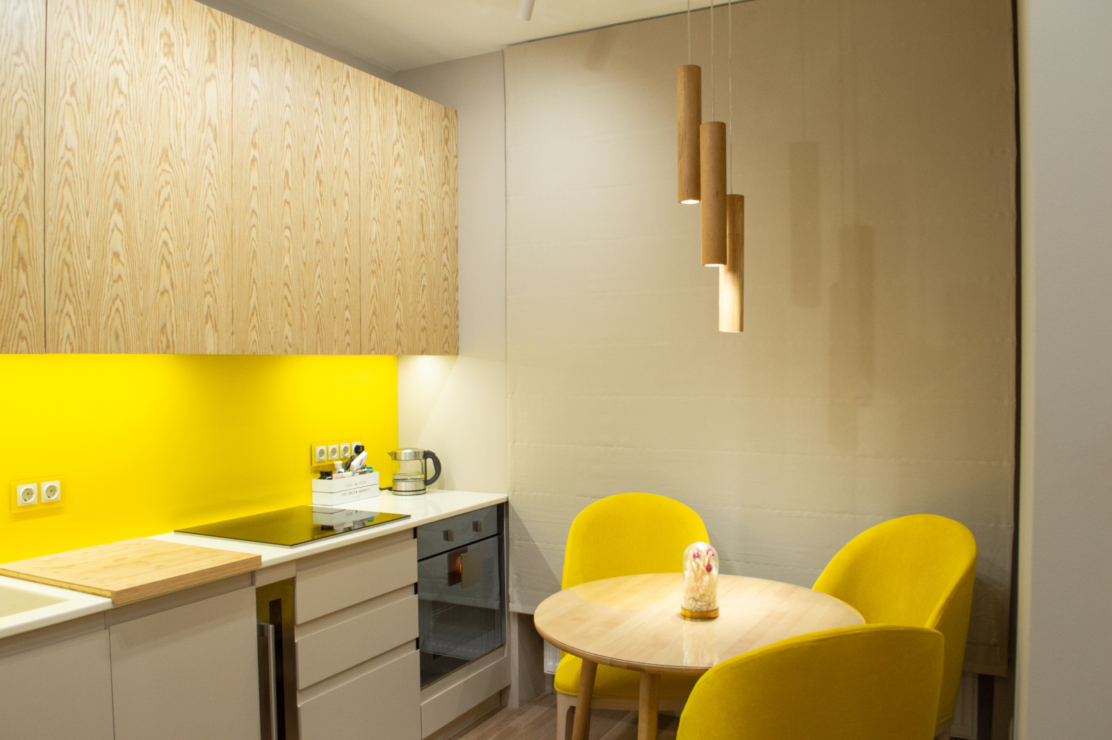 Яркая современная кухня