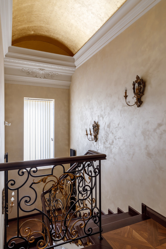 Дом с круглым окном