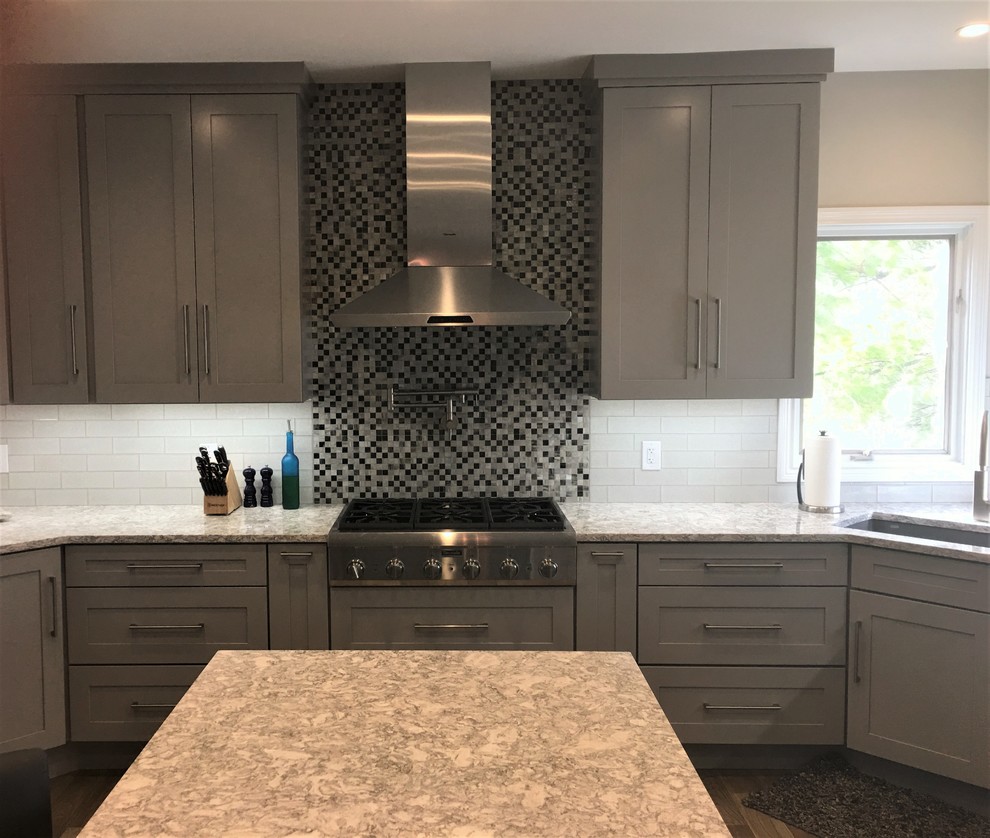 Kitchen - transitional kitchen idea in Cincinnati