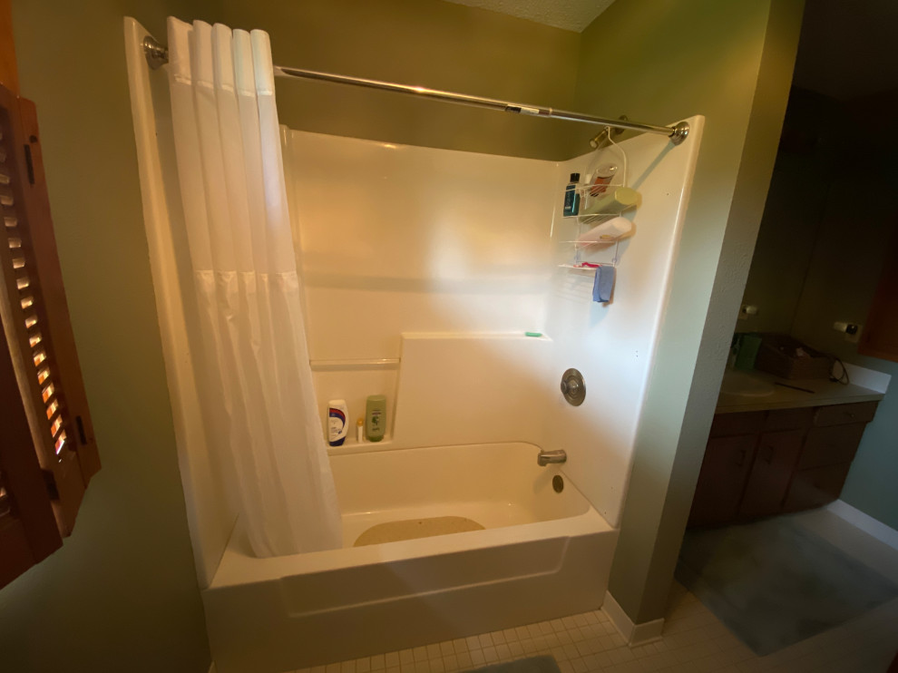 Shower surround or tile?