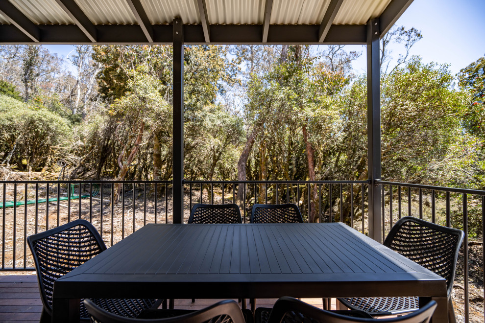 Design ideas for a traditional ground level deck in Adelaide with metal railing.
