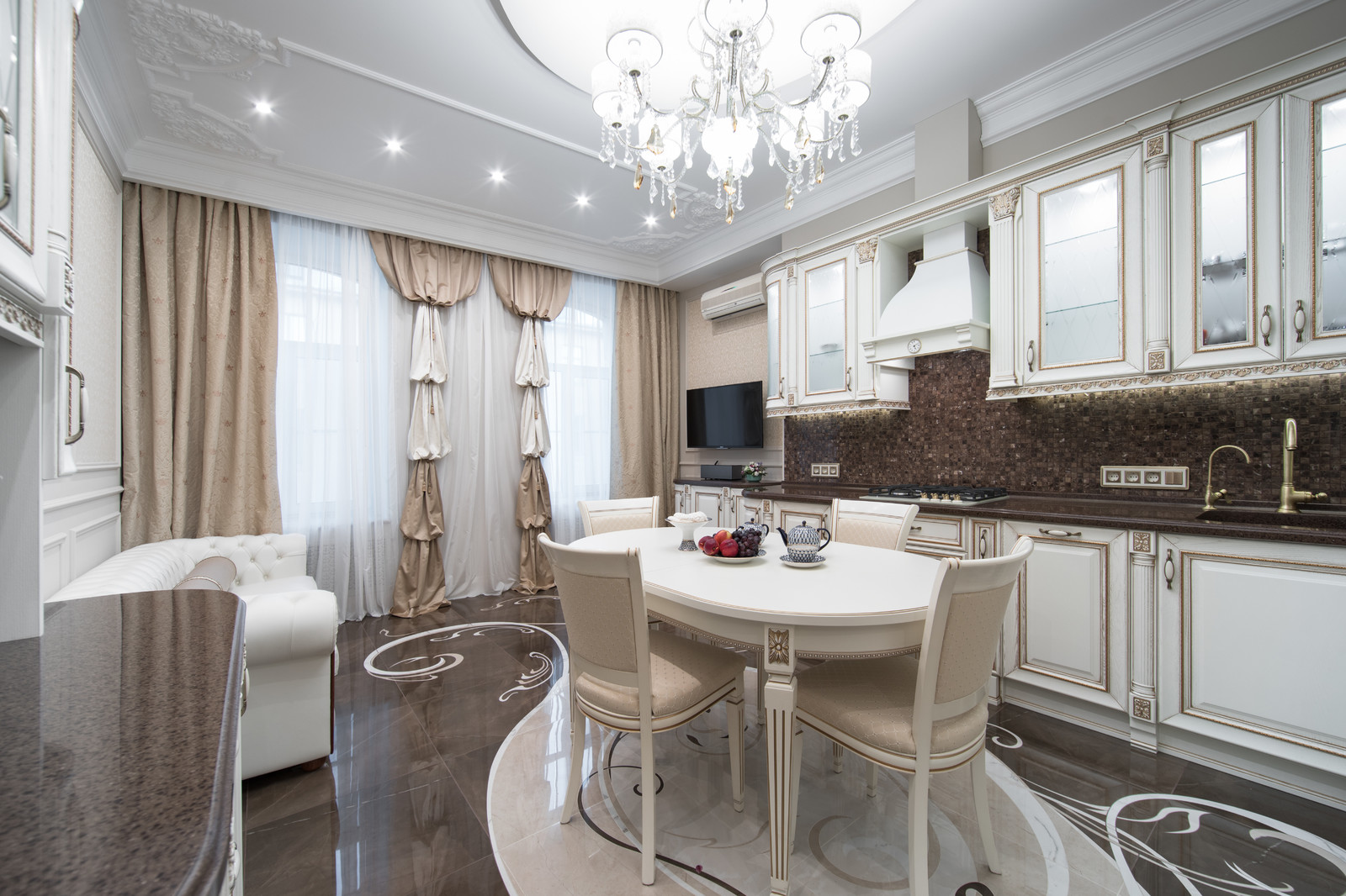 Квартира в классическом стиле на улице Рубинштейна