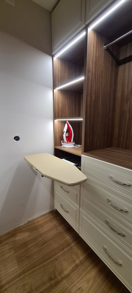 Гардеробная с гладильной доской