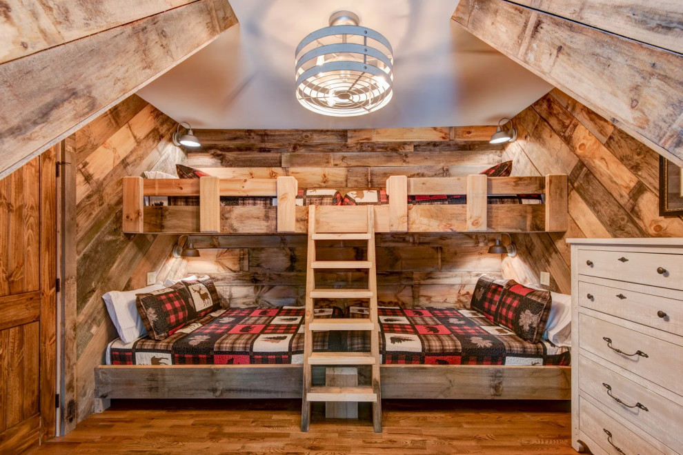 Пример оригинального дизайна: детская в стиле рустика с спальным местом, коричневыми стенами, паркетным полом среднего тона, коричневым полом и сводчатым потолком