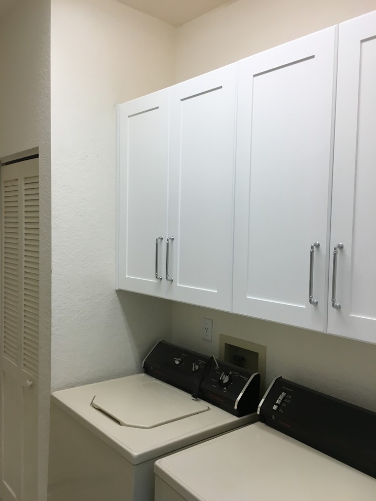 Home design - transitional home design idea in Miami