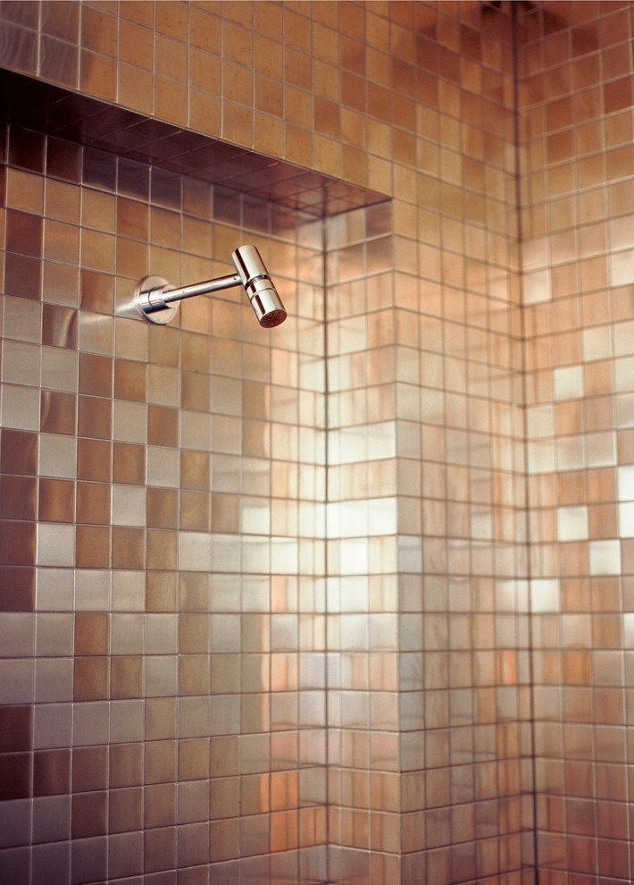 Photo of a contemporary bathroom in Sydney.