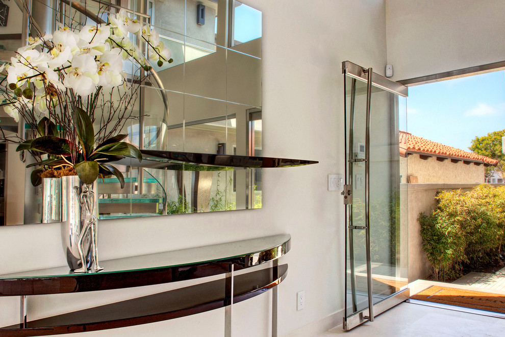Photo of a modern entryway in Orange County.