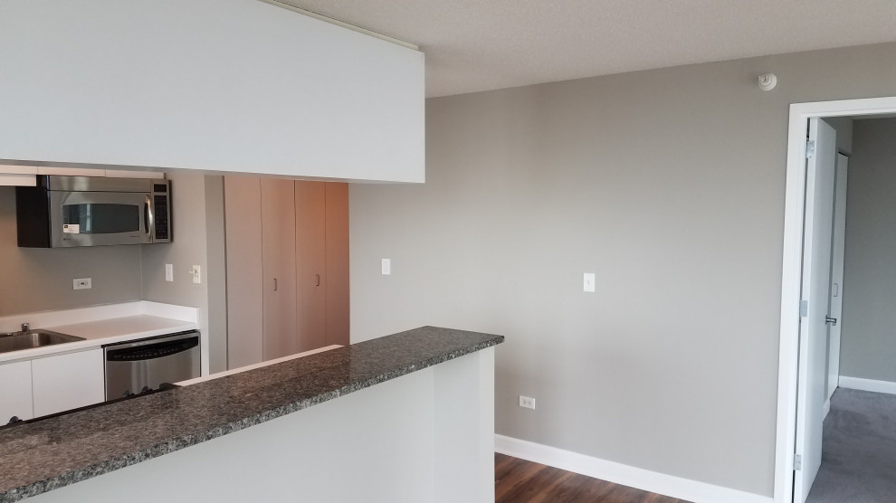 Example of a transitional kitchen design in Chicago