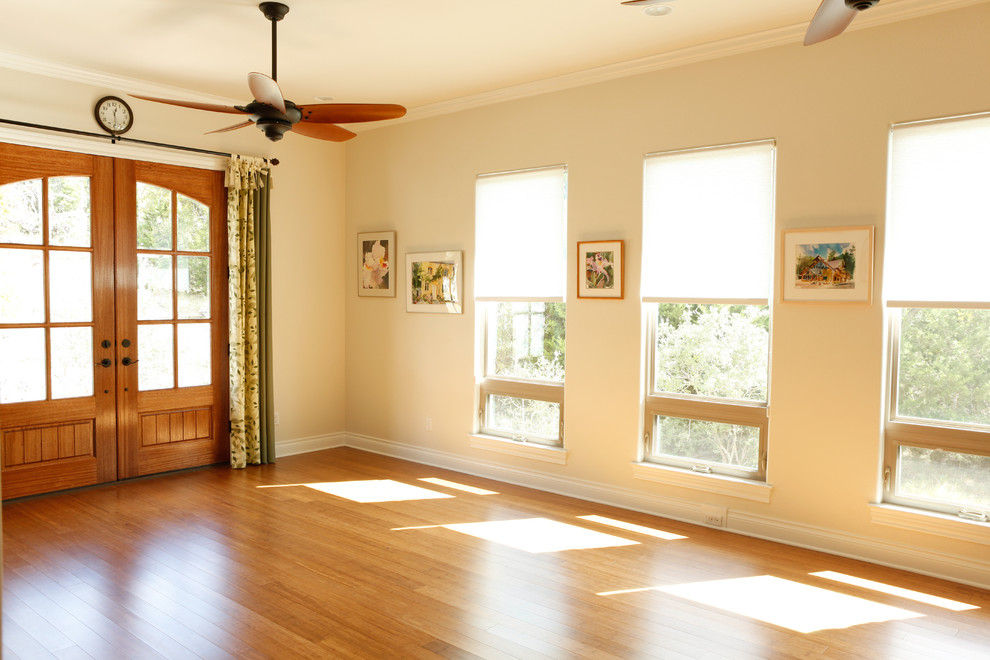 Photo of a country home yoga studio in Austin.