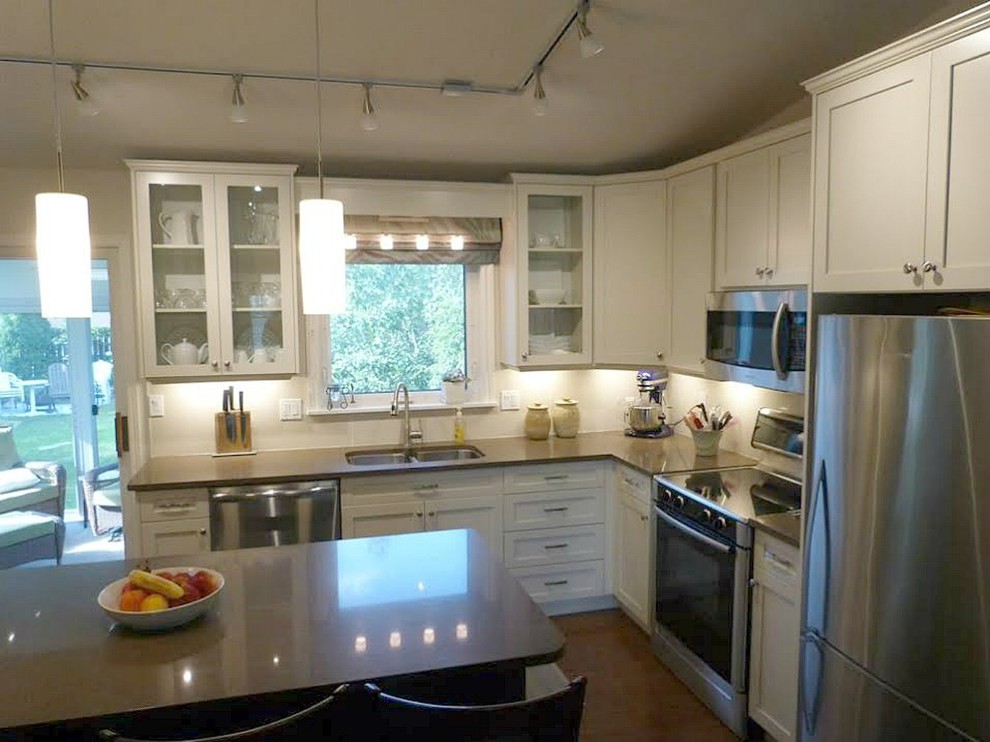 Inspiration for a mid-sized transitional l-shaped kitchen remodel with a double-bowl sink, shaker cabinets, white cabinets, stainless steel appliances and an island