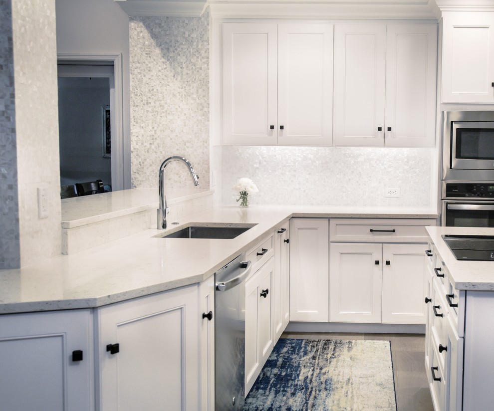 Transitional kitchen photo in Birmingham