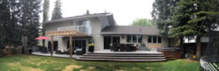 Minimalist deck photo in Calgary