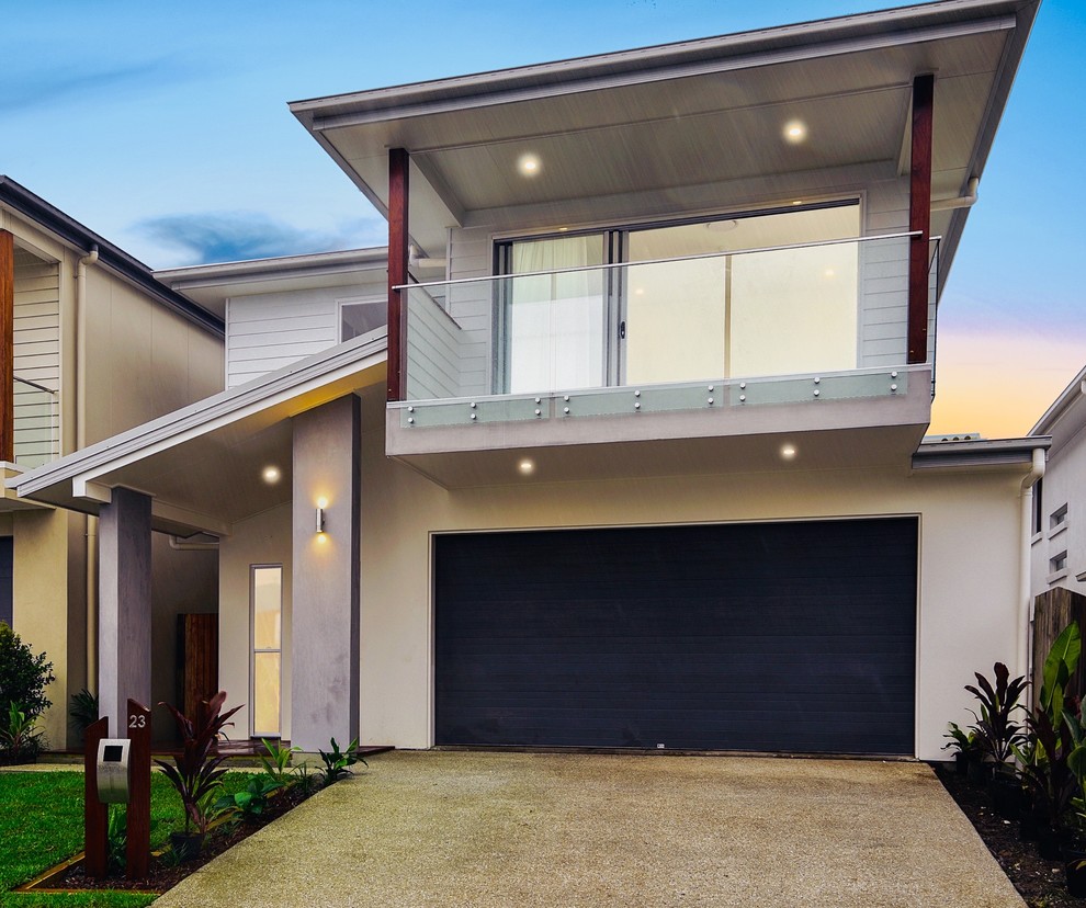 Design ideas for a mid-sized beach style two-storey white house exterior in Sunshine Coast with a gable roof and a metal roof.