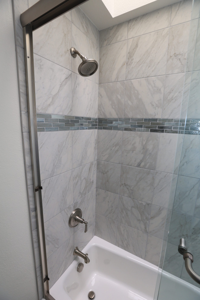 This is an example of a mid-sized traditional 3/4 bathroom in Orange County.