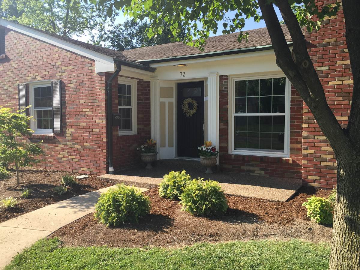 St. Louis, Missouri Exposed Aggregate Porch