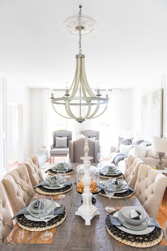 Inspiration for a transitional home design remodel in Toronto