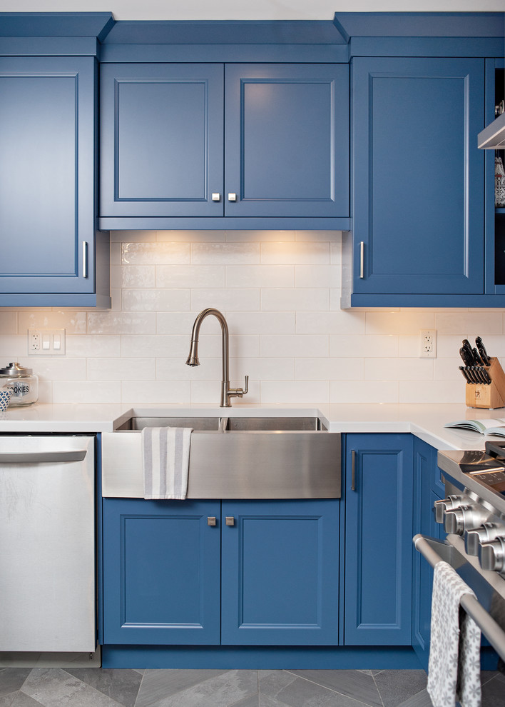 Transitional kitchen photo in Toronto