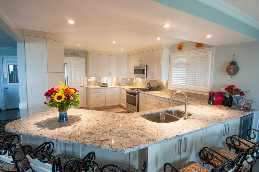 Inspiration for a transitional kitchen remodel in Toronto