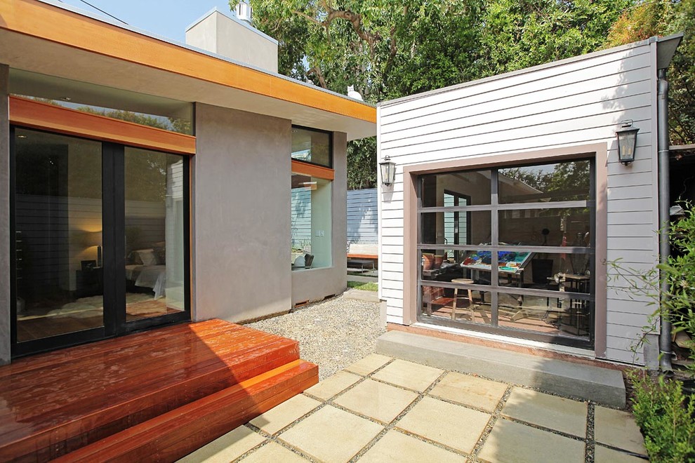 This is an example of a contemporary detached studio in Los Angeles.