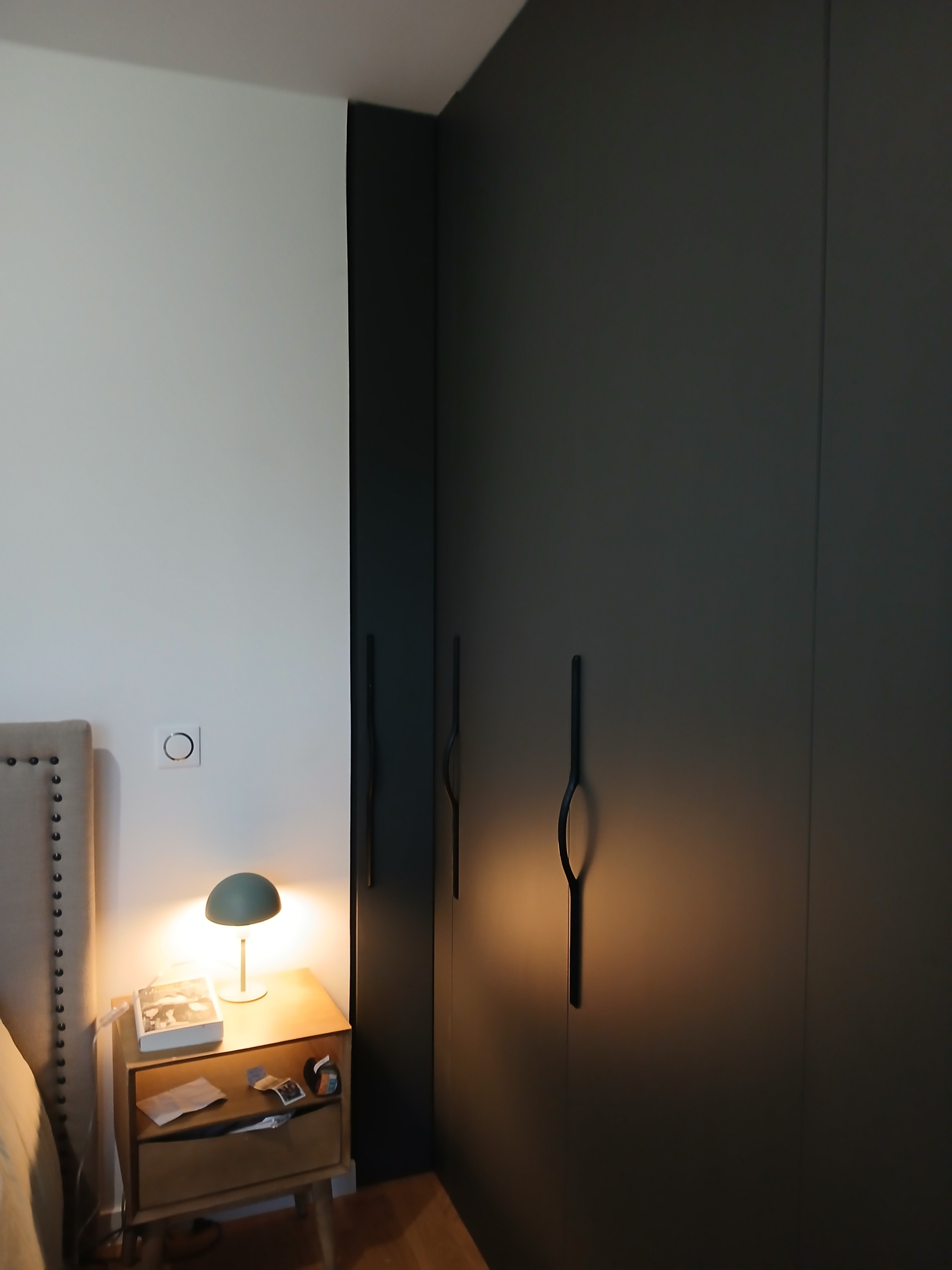 dressing sur mesure avec porte cachée