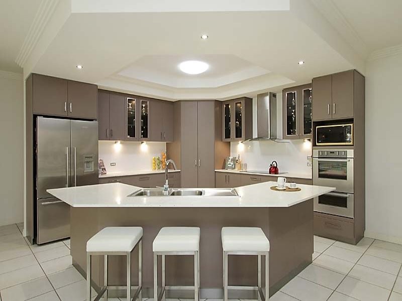 Inspiration for a modern kitchen in Brisbane.