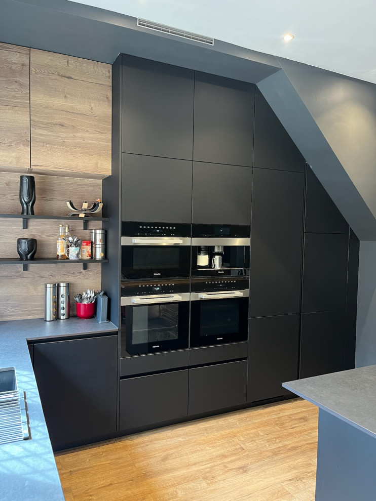 Easy Touch Graphite Handleless