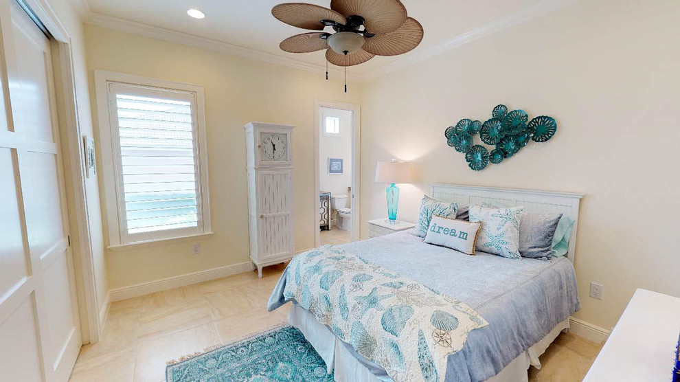 Bedroom - transitional bedroom idea